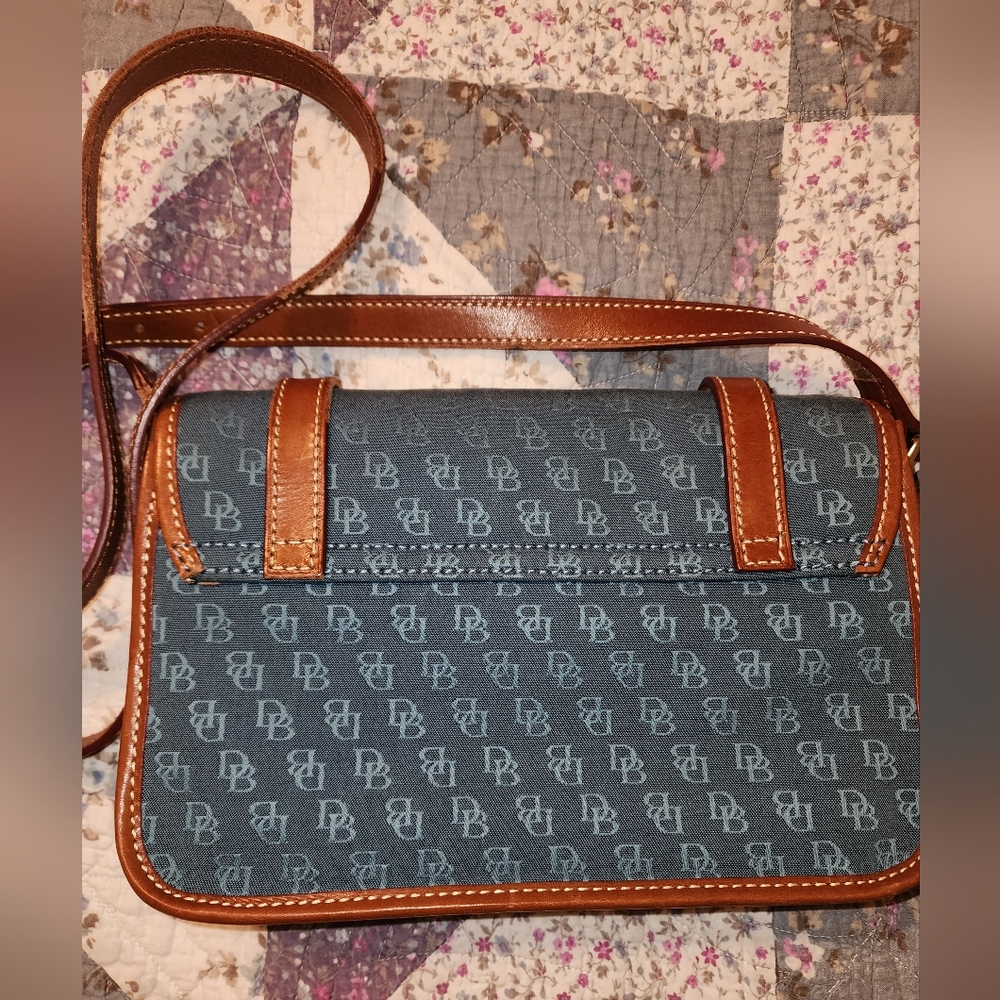 Vintage Dooney and Bourke Messenger Crossbody Purse - Picture 2 of 14